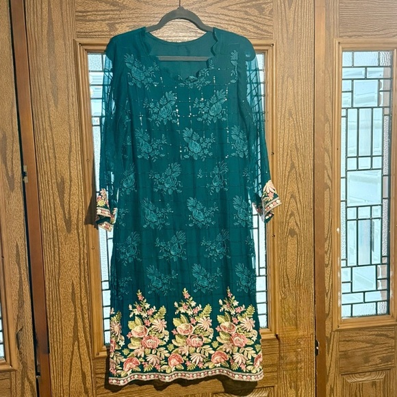 Dresses & Skirts - EUC Floral Embroidered Sequined Green Kurta Tunic